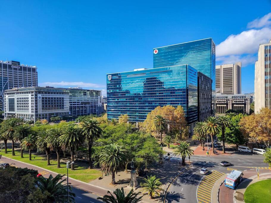 Appartement Captivating With And Mountain Views Kaapstad