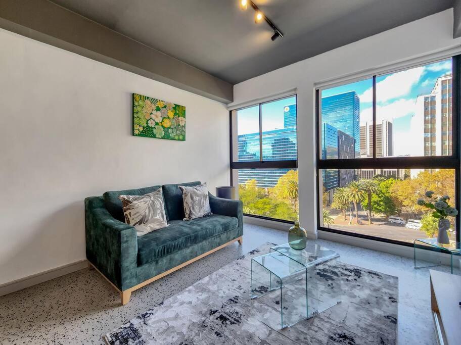 Captivating With And Mountain Views * Cape Town
