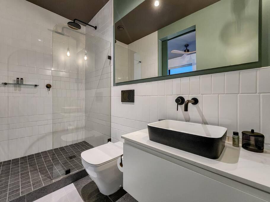 Captivating With And Mountain Views *