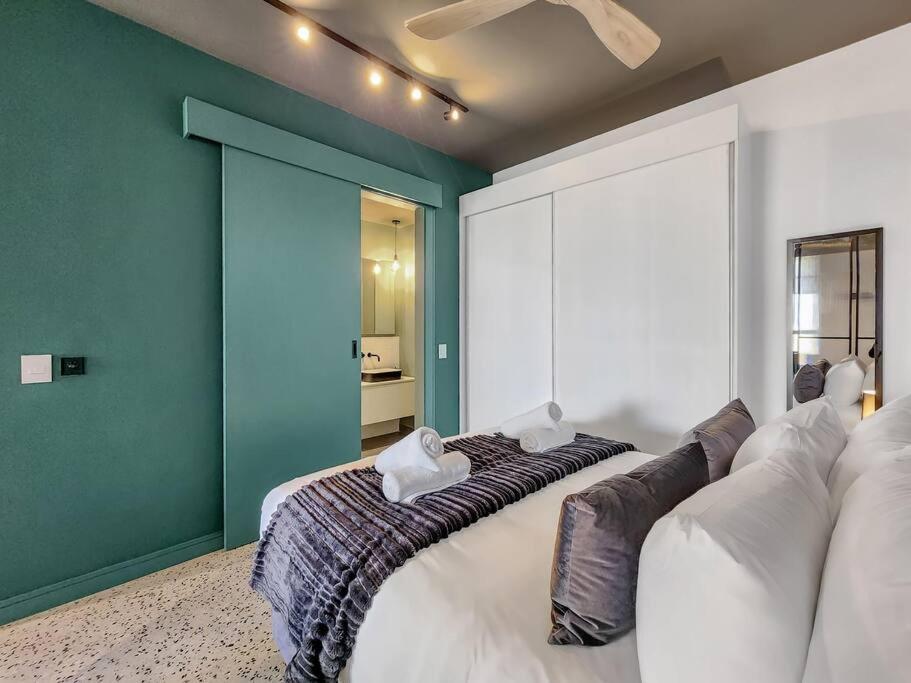 Captivating With And Mountain Views Cape Town