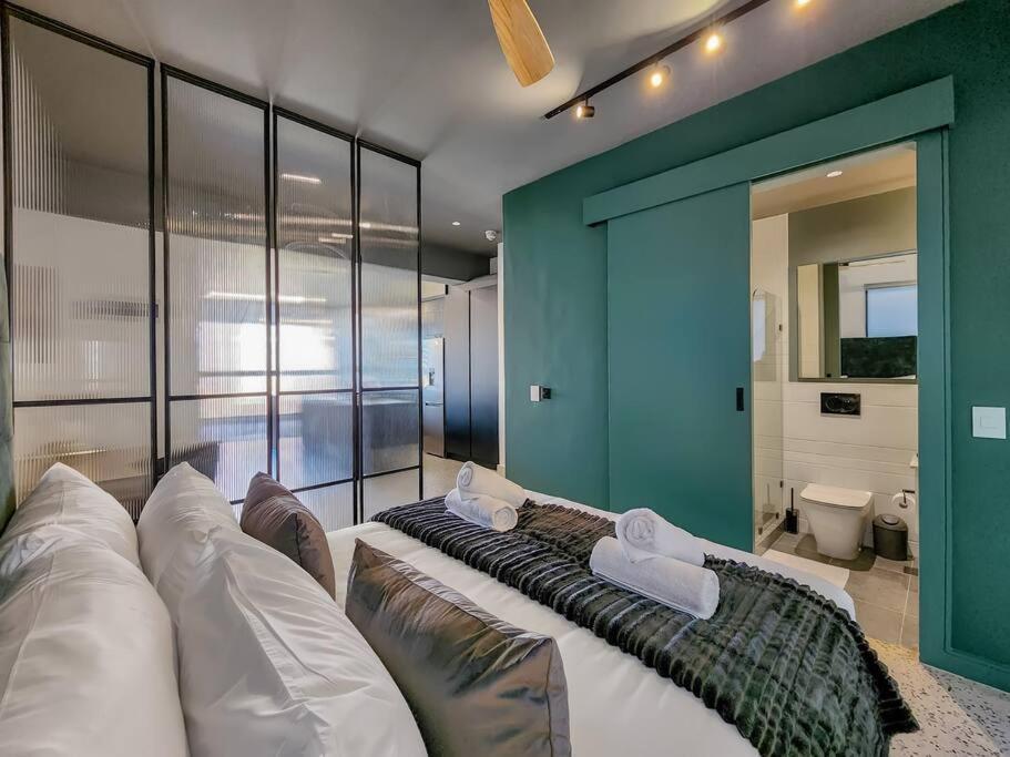 Captivating With And Mountain Views * Cape Town