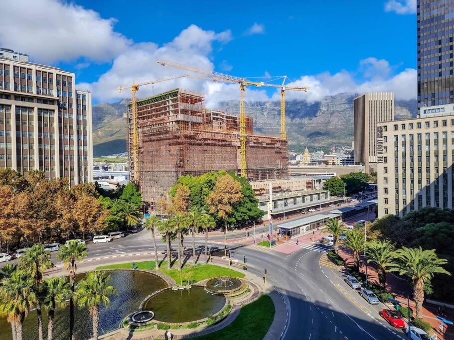 Captivating With And Mountain Views Apartment Cape Town