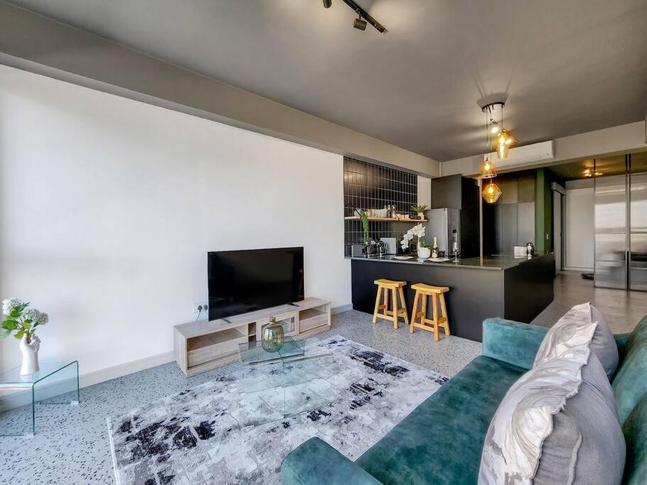 Captivating With And Mountain Views *