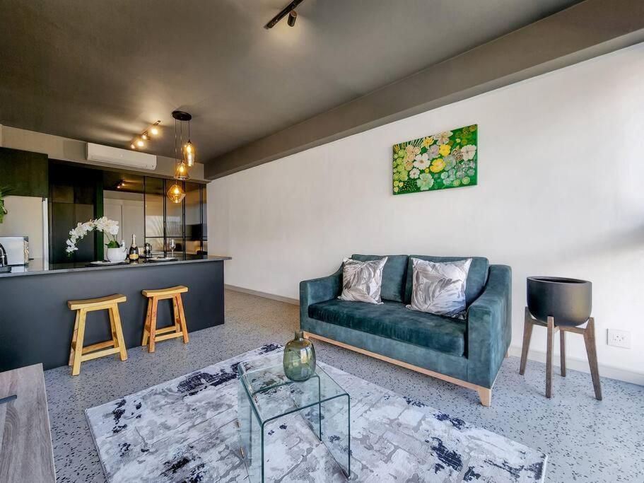 Apartment Captivating With And Mountain Views *