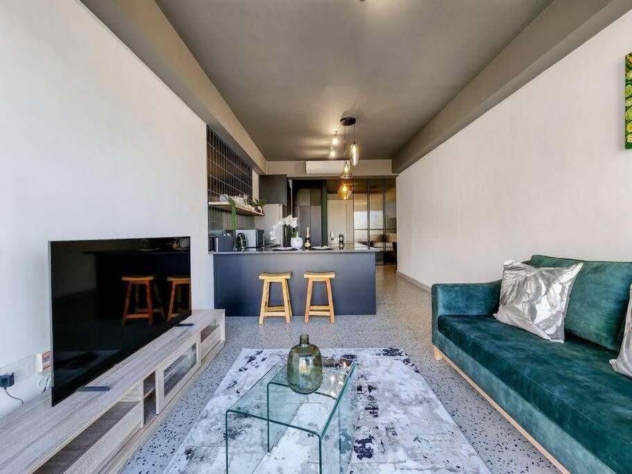 Captivating With And Mountain Views Apartment